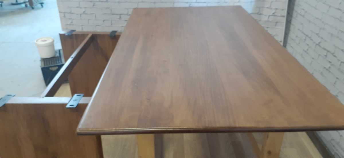 Isanti-Exclusive Dining Table - Gallery Image 8